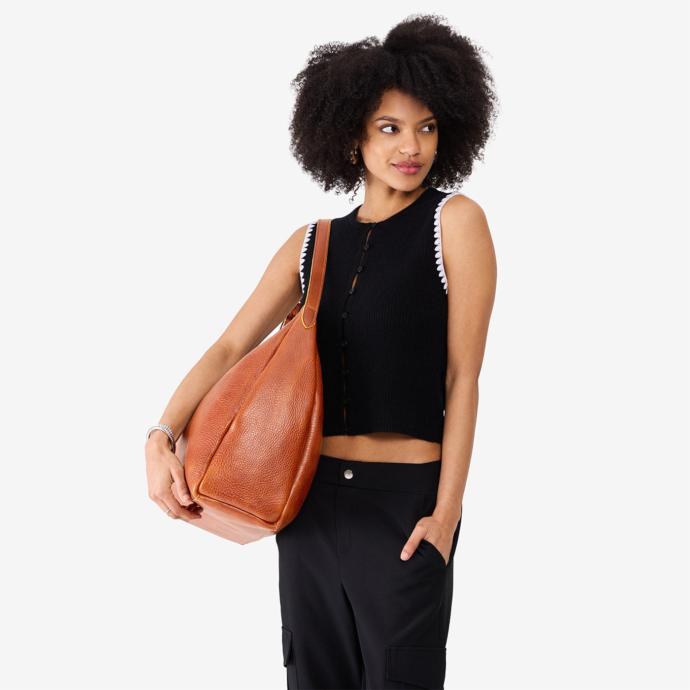 Sienna*Oversized | U-shaped, flat-bottomed leather shoulder bag with adjustable strap