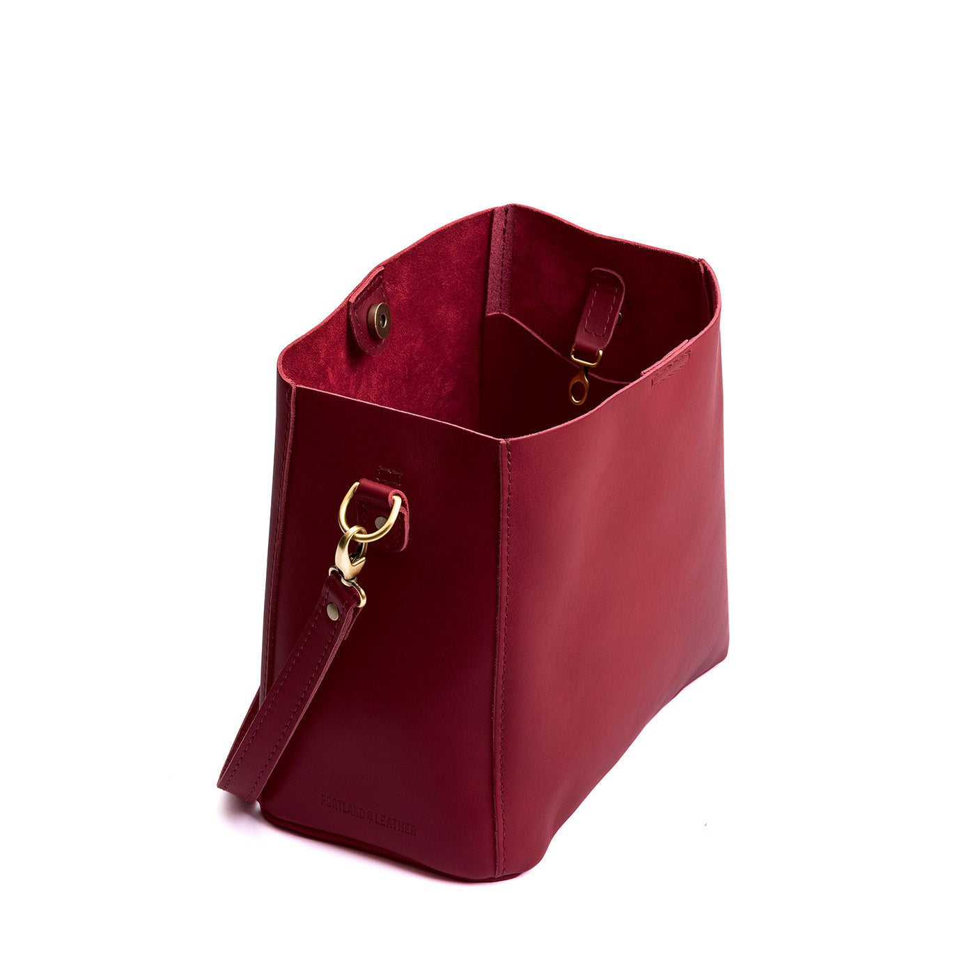 Berry Good | Symmetrical bucket bag with latch closure and removable crossbody strap
