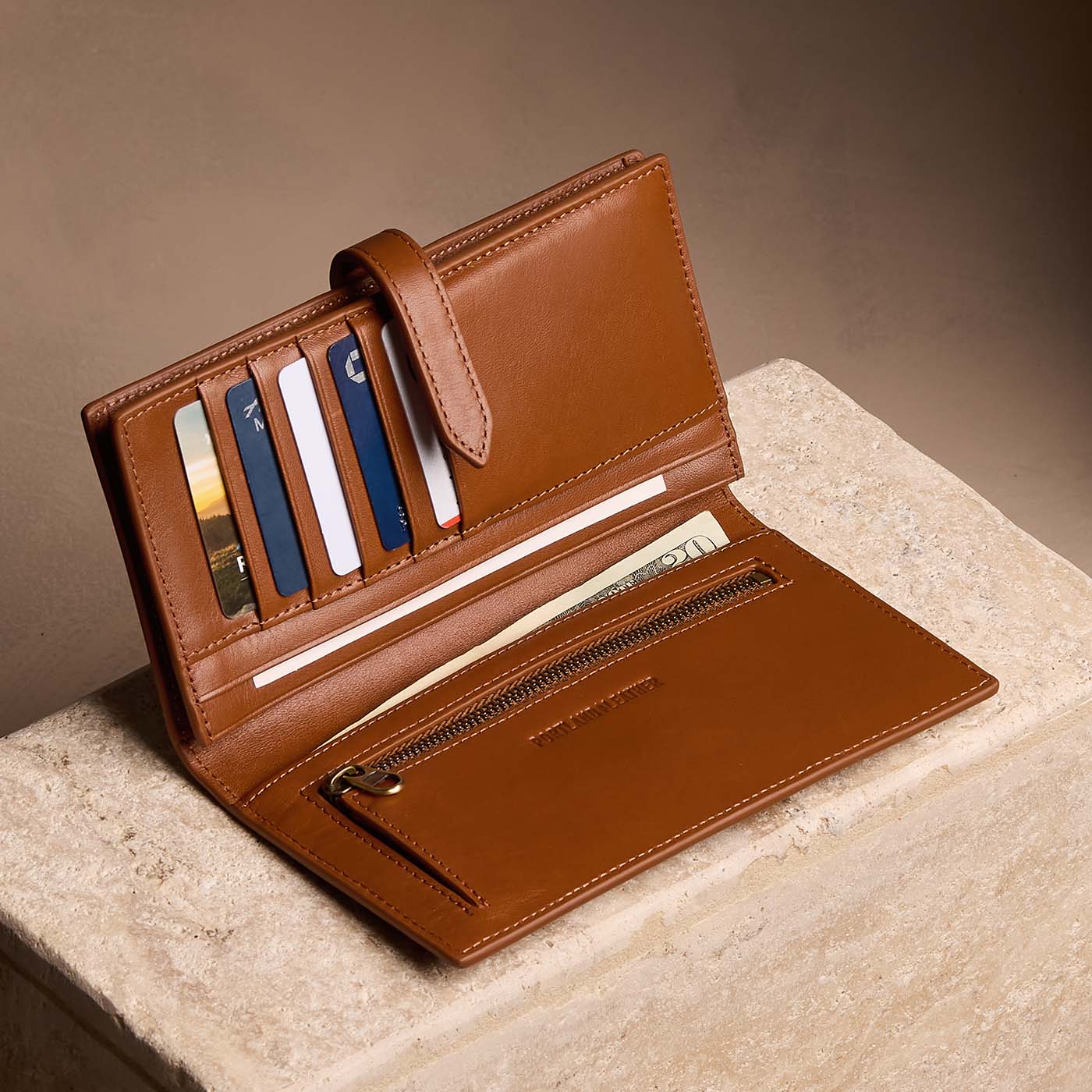Vintage Tan*Large | Leather bifold wallet with a strap and bar closure